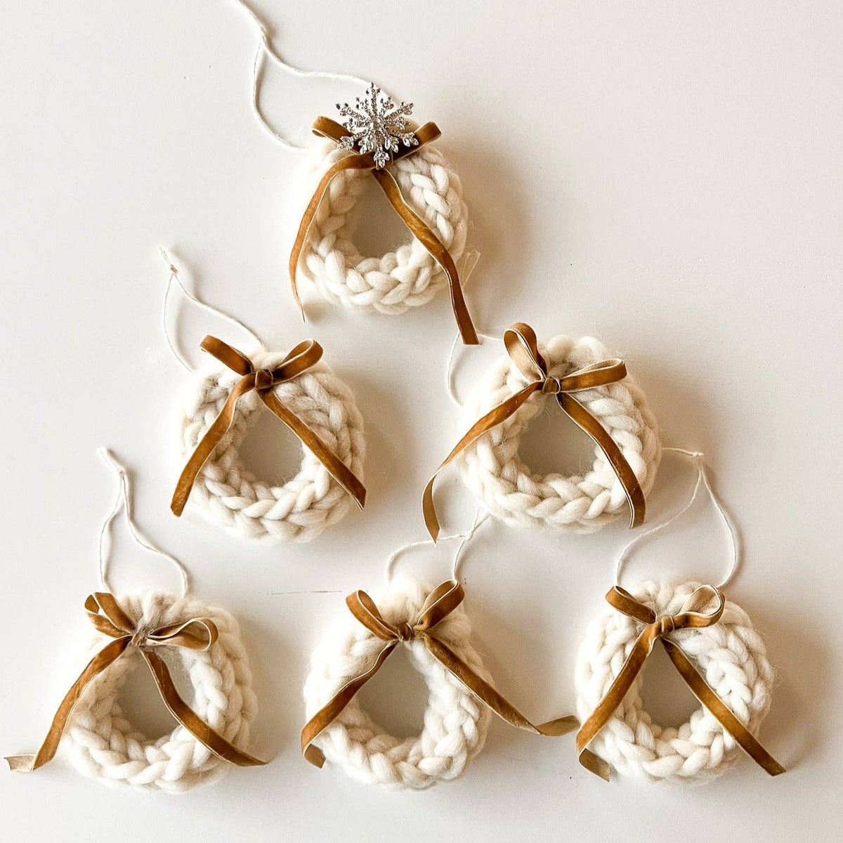Holiday Wooly Wreath Ornament Kit in Gold