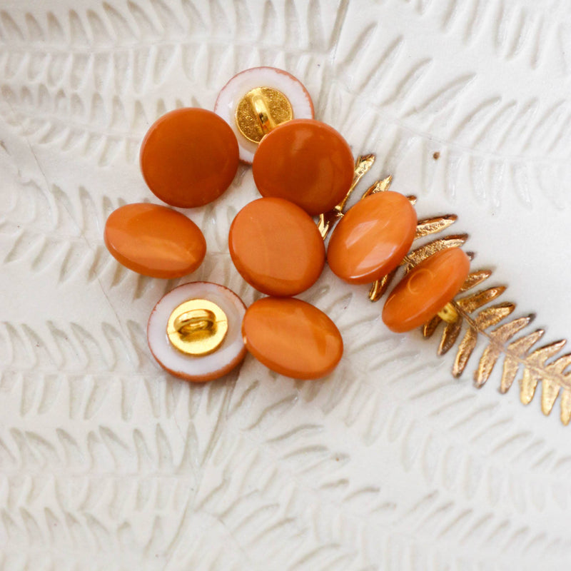 Mother-of-pearl buttons with tails by Lise Tailor