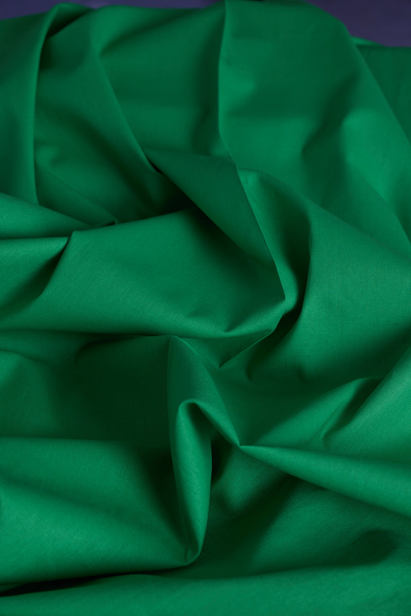 Essex Linen in Kelly Green by Robert Kaufman Fabrics