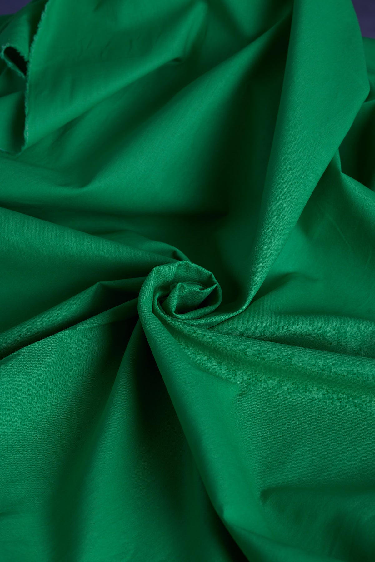 Essex Linen in Kelly Green by Robert Kaufman Fabrics