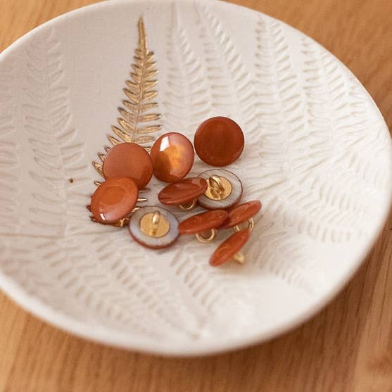 Mother-of-pearl buttons with tails by Lise Tailor