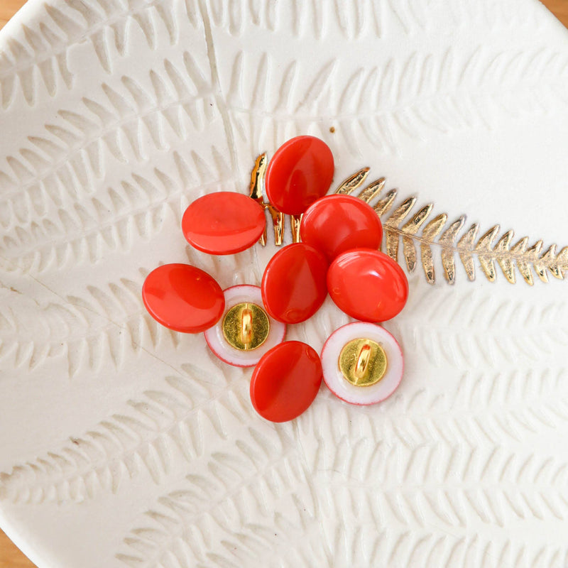 Mother-of-pearl buttons with tails by Lise Tailor
