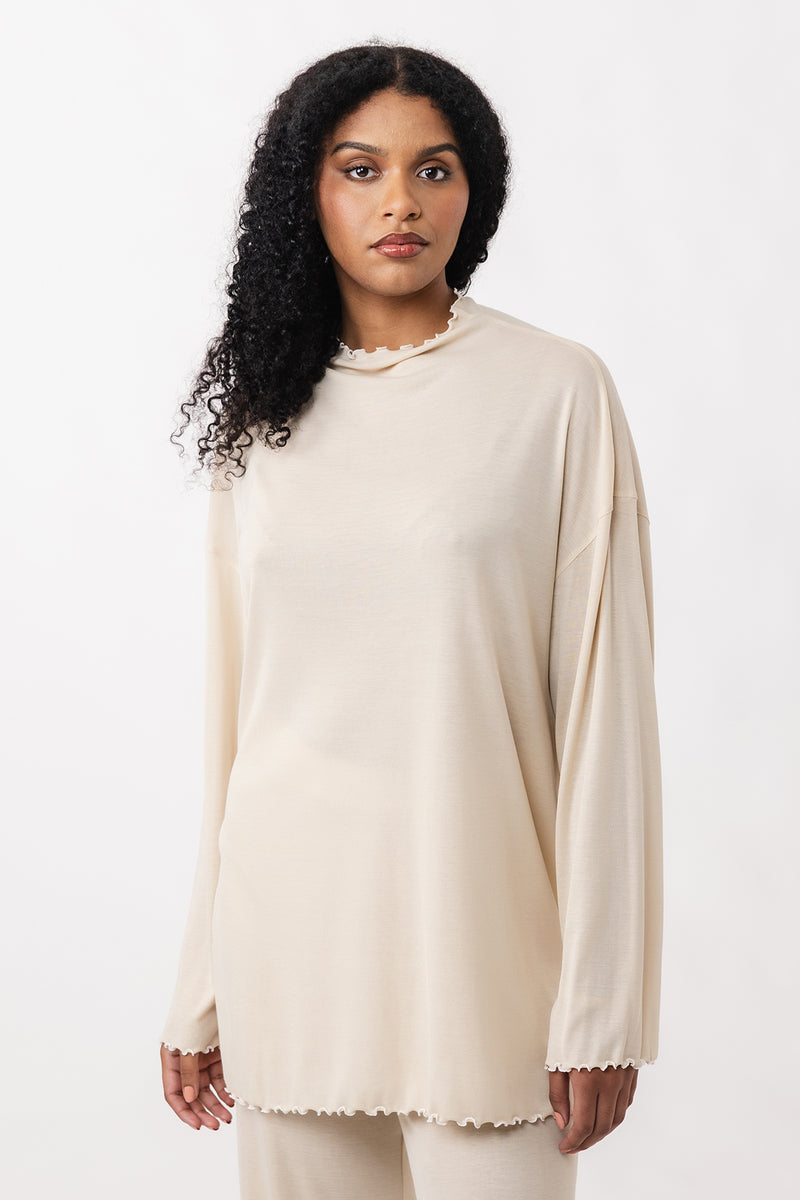OLO funnel neck & V-neck tee