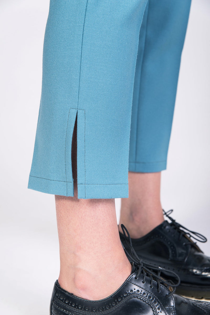 Pants with a vent sewing pattern
